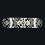Dekoratives Renaissance Rosette Tile Design Skateboard<br><div class="desc">Shakespeare hätte gerne dieses dekorative Rosette-Design aus der Renaissance in seine Zuhause eingefügt. Um ein oder kaufen zwei,  das ist die Frage! Für alle Fans von Blätter und blattgepressten Designs!</div>