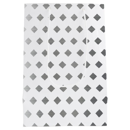 Dekoratives Silbergrau-weißes Diamantmuster Mittlere Geschenktüte (Rückseite)