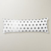 Dekoratives Silbergrau-weißes Diamantmuster Seitenschläferkissen (Rückseite)