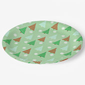 Dekoratives Weihnachtsbaummuster Pappteller (Schrägansicht)