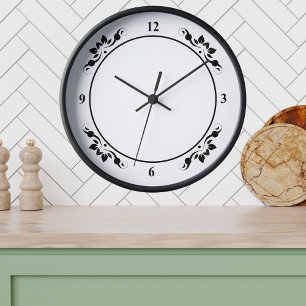 Dekoratives Weiß Schwarz Gesicht Foto Schwarz Holz Uhr