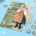 Dekorieren des Weihnachtsbaumes - Carl Larsson Puzzle<br><div class="desc">Schwedische Kunst des Künstlers Carl Larsson. Ein blondes Mädchen in traditionellem Kleid steht auf einem Stuhl, um den Weihnachtsbaum zu schmücken. Sehen Sie, wo Sie die Dinge koordinieren können! Über den Künstler: Carl Larsson war schwedischer Maler, Illustrator, Druckerei und Schriftsteller. Heute erinnert er sich vor allem an seine Aquarellen des...</div>