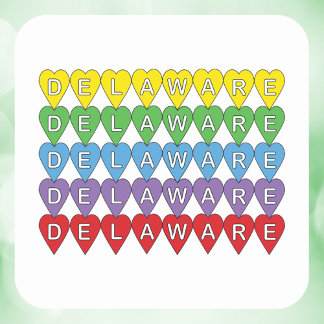 Delaware Rainbow Hearts Quadratischer Aufkleber