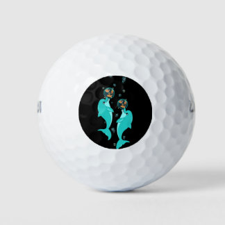 Delfine spielen mit Wasserbalows Golfball