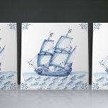 Delft Blue Dutch Style Frigate Schooner Segelboot Fliese<br><div class="desc">Diese schöne handbemalte Keramik Kachel aus dem Jahr 1762 ist ein Set aus 17 verschiedenen Schiffskacheln und präsentiert einen klassischen Schoner im traditionellen niederländischen Delft Blue Stil. Delft Keramik Kacheln haben eine lange und reiche Geschichte verabredet bis ins 16. Jahrhundert, als sie zum ersten Mal in der niederländischen Stadt Delft...</div>