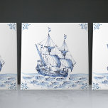 Delft Blue Dutch Style Frigate Schooner Segelboot Fliese<br><div class="desc">Diese schöne handbemalte Keramik Kachel aus dem Jahr 1762 ist ein Set aus 17 verschiedenen Schiffskacheln und präsentiert einen klassischen Schoner im traditionellen niederländischen Delft Blue Stil. Delft Keramik Kacheln haben eine lange und reiche Geschichte verabredet bis ins 16. Jahrhundert, als sie zum ersten Mal in der niederländischen Stadt Delft...</div>