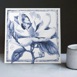 Delft Blue Magnolia Dekor Jugendstil Fliese<br><div class="desc">Aquarellblau Magnolia von den Herren. Thomas Latham Boote und Richard Boote 1870, die in der Zentralen Töpferei, Burslem, ihre ursprüngliche Herstellung waren Parische Skulpturen, Vasen und später Kacheln. Unterzeichnet "MB". Die Herstellung von Kacheln, die dann von den Herren wiederbelebt worden war. Minton, Hollins & Co., von Stoke-on-Trent, erregte die Aufmerksamkeit...</div>