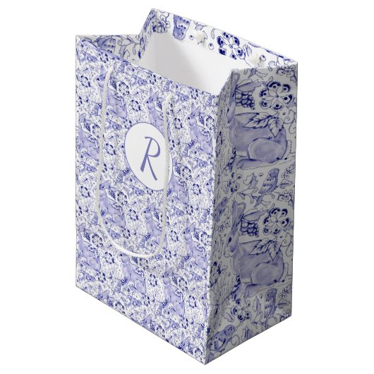 Delft Blue & White Rabbit Birds Ostermonogram Mittlere Geschenktüte (Vorderseite Schrägansicht)