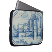 Delft-Fliese, die einen Drawbridge über einem Laptopschutzhülle (Vorne Rechts)