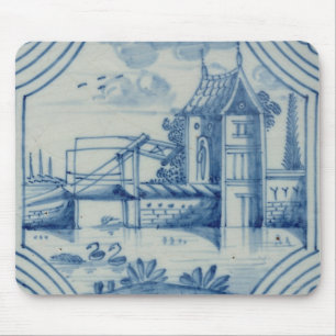 Delft-Fliese, die einen Drawbridge über einem Mousepad