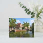 Delft, Kanal, Brücke und alte Häuser Postkarte (Stehend Vorderseite)