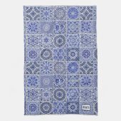 Delft Pottery Look Blue Tiles mit ihren Initialen Geschirrtuch (Vertikal)