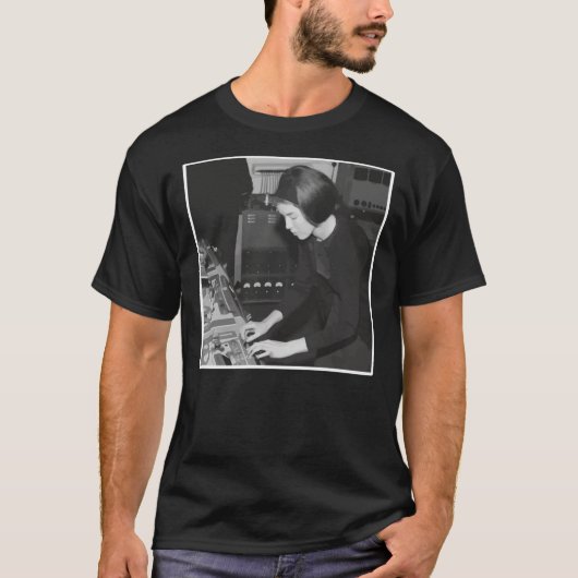 Delia Derbyshire Classic T-Shirt (Vorderseite)