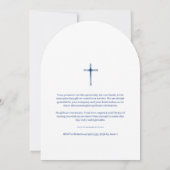 Delicate Blue Shades Floral Frame Arch Baptisme Einladung (Rückseite)