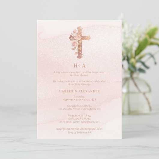 Delicate Blush Glitter Christian Cross Wedding Einladung (Stehend Vorderseite)