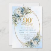 Delicate Boho Dusty Blue Floral Gold 90th Birthday Einladung (Vorderseite)