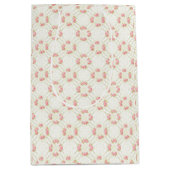 Delicate Gold Scrollwork & Pink Roses Floral Mittlere Geschenktüte (Vorderseite)