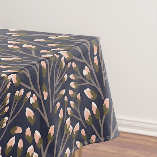 Delicate Pink Buds on Brown Branches Tischdecke (Beispiel)