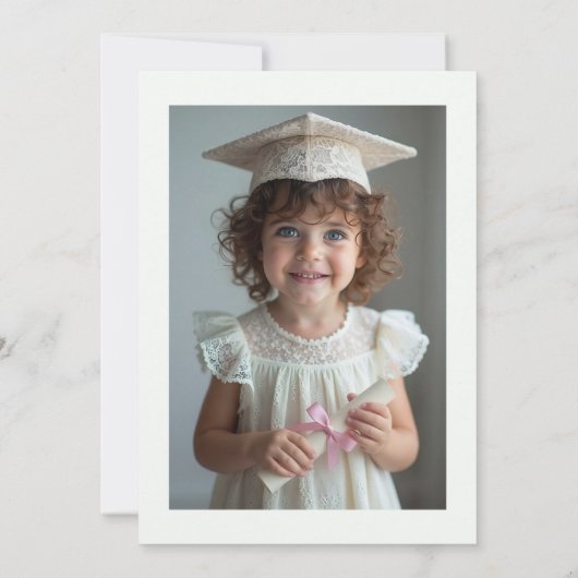 Delicate Romantic Kindergarten Graduate 4-Photo Einladung (Rückseite)