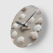 Delicate Seashells Beach Serenity Runde Wanduhr (Winkel)