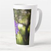 Delicate Vintage Flowers – Elegant Fantasy Garden Milchtasse (Rechte Ecke)