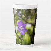 Delicate Vintage Flowers – Elegant Fantasy Garden Milchtasse (Vorderseite)