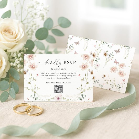 Delicate Wildflower Wedding QR Code RSVP Karte