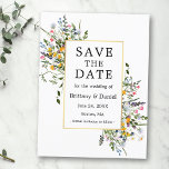 Delikate Aquarellfarben Wildblumen Gold Save the D Postkarte<br><div class="desc">Moderne Watercolor Wildblume Hochzeit Hochzeit Verlobung Ankündigung Save the Date Postcard beinhaltet gelbe,  rosa,  lila,  staubige,  blaue und weiße Blume,  Eukalyptus-Blätter,  Salbei-grüne Blätter und andere botanische Pflanzen auf einem Goldrahmen.</div>