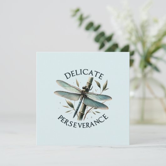 Delikate Ausdauer - Künstlerische Libelle (Stehend Vorderseite)
