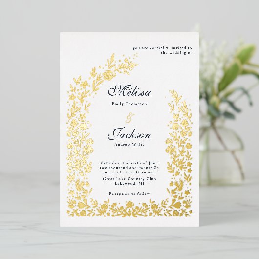 Delikate Blume Arch Wedding Design Foil Einladung (Stehend vorne)