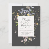 Delikate Boho Wildblumen Charcoal Wedding Einladung (Vorderseite)