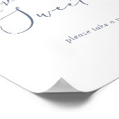 Delikate dunkelblaue Liebe ist süßes Hochzeitszeic Poster (Ecke)