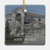 Delikate erste Weihnachten in neuen Zuhause Dark F Keramikornament (Vorderseite)