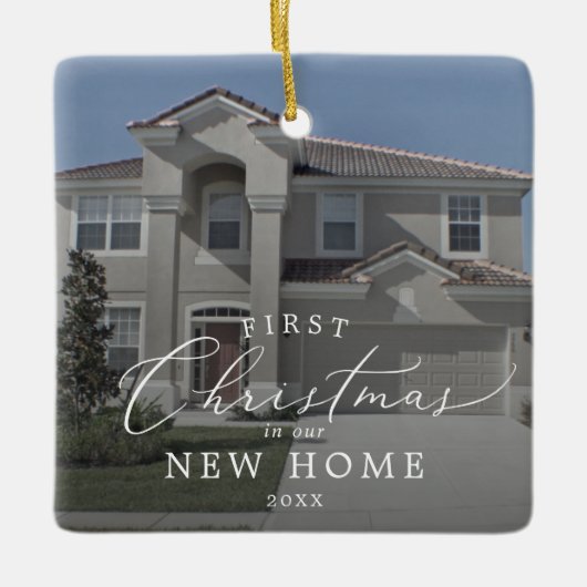 Delikate erste Weihnachten in neuen Zuhause Dark F Keramikornament (Vorderseite)