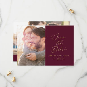 Delikate Goldkalligraphie Burgund-Foto Save The Date