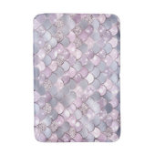 Delikate, graue und rosafarbene Mermaid Scales Gli Badematte (Vorderseite Vertikal)