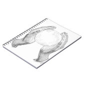 Delikate Hände halten Moon Sketch Notizblock (Linke Seite)