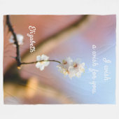 Delikate japanische Aprikosenblüten Fleecedecke (Vorderseite (Horizontal))