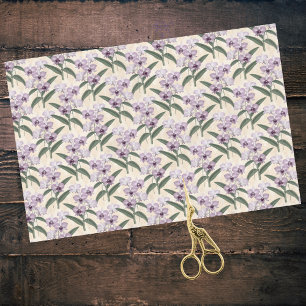 Delikate Lila Orchideen auf Vintager Creme Seidenpapier