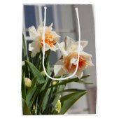 Delikate niedliche Narzissen Mittlere Geschenktüte (Rückseite)