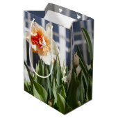 Delikate niedliche Narzissen Mittlere Geschenktüte (Rückseite Schrägansicht)
