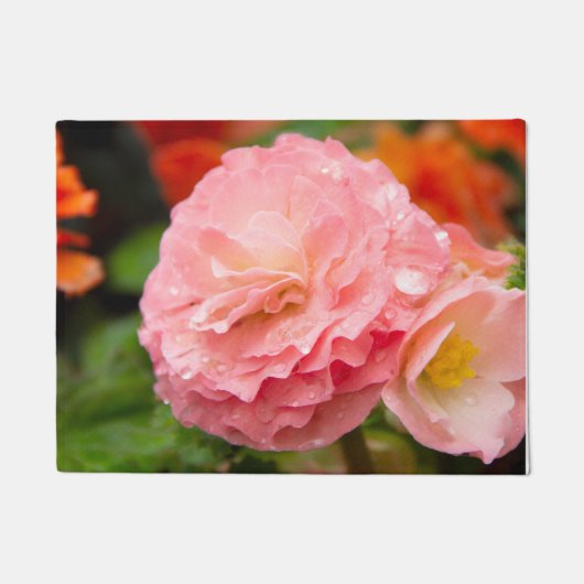 Delikate rosa Blume nach Regen Fußmatte (Vorderseite)