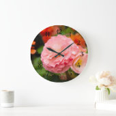 Delikate rosa Blume nach Regen Große Wanduhr (Zuhause)