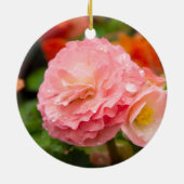 Delikate rosa Blume nach Regen Keramik Ornament (Hinten)