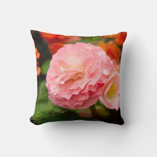 Delikate rosa Blume nach Regen Kissen (Vorderseite)