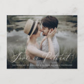 Delikate Script-Liebe ist Patient Ändern des Datum Ankündigungspostkarte (Vorderseite)