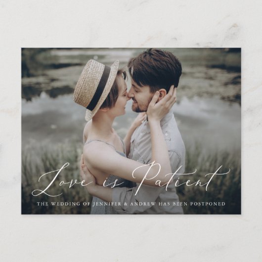 Delikate Script-Liebe ist Patient Ändern des Datum Ankündigungspostkarte (Vorderseite)