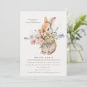 Delikate Spring Baby Bunny Floral Bouquet Einladung (Stehend Vorderseite)