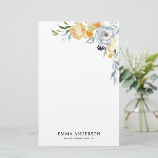 Delikate Wasserfarbe Apricot & Dusty Blauer Blumen Briefpapier (Stehend Vorderseite)