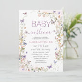 Delikate weiche Wildblume Schmetterlinge Baby in B Einladung (Stehend Vorderseite)